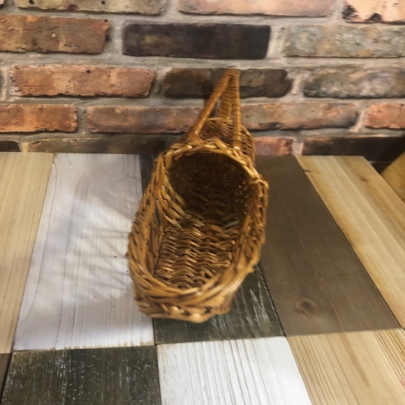 Wicker Hand Made Crafted Scoop Basket with Handle - Picture 4 of 8